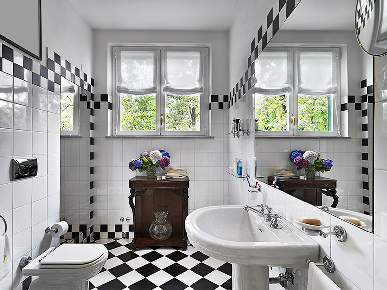badkamer-zwart-wit-ruitjes-voorbeeld